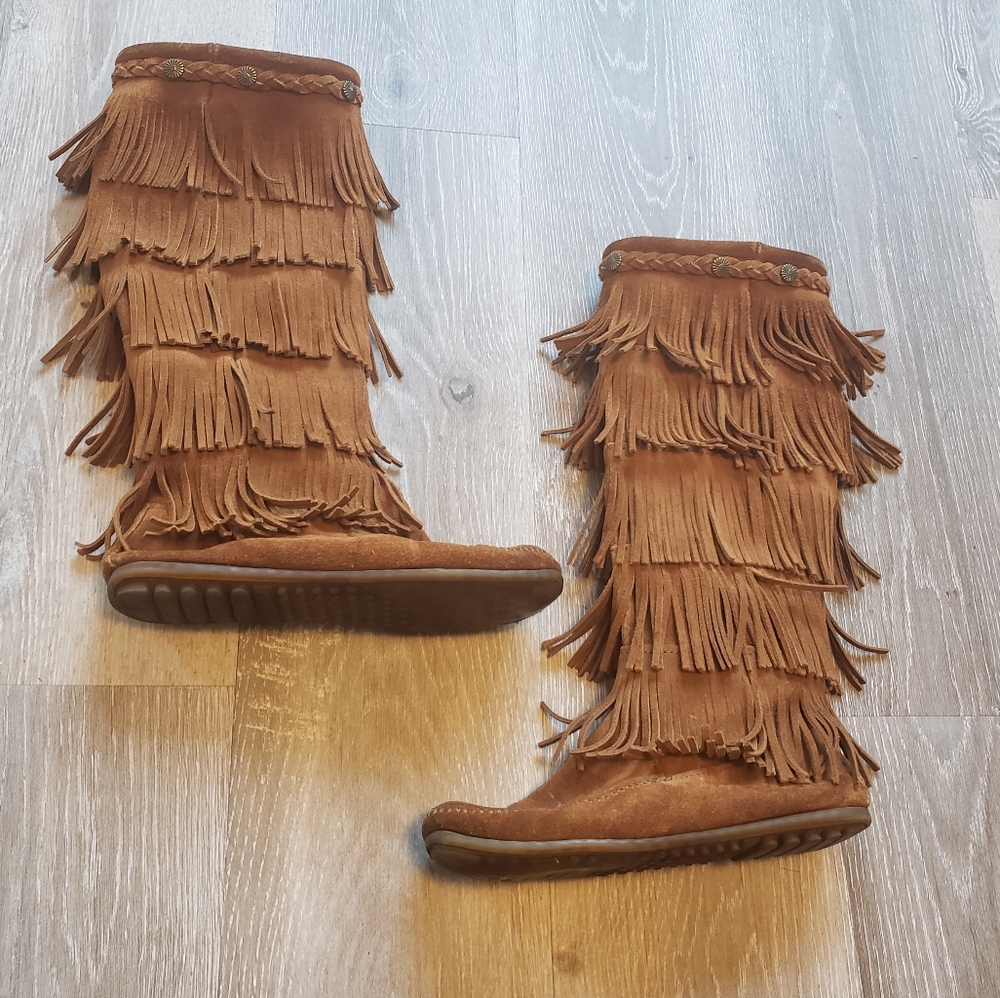Sale Minnetonka 5 Layer Fringe Boots